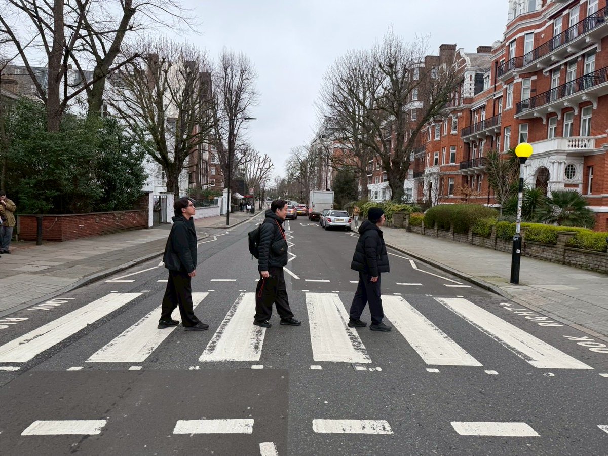 Shimasahead's tweet photo. 聖地巡礼とはこのこと🇬🇧
#oasis
#TheBeatles https://t.co/eZPkvK5GiI