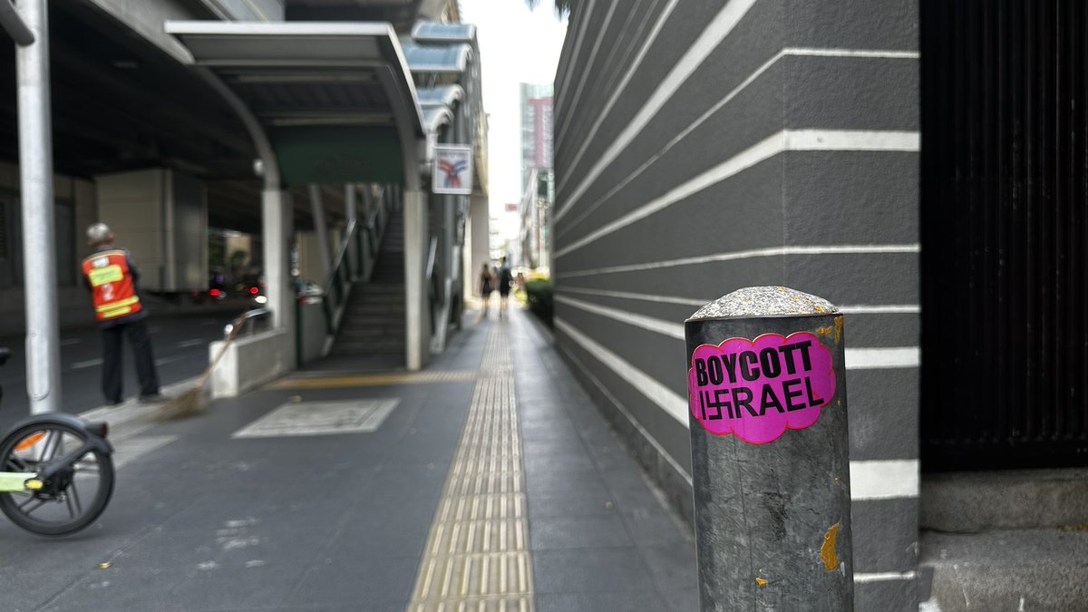 "BOYCOTT ISRAEL"

Street sticker, Bangkok, Thailand
#FreePalestine 🇵🇸