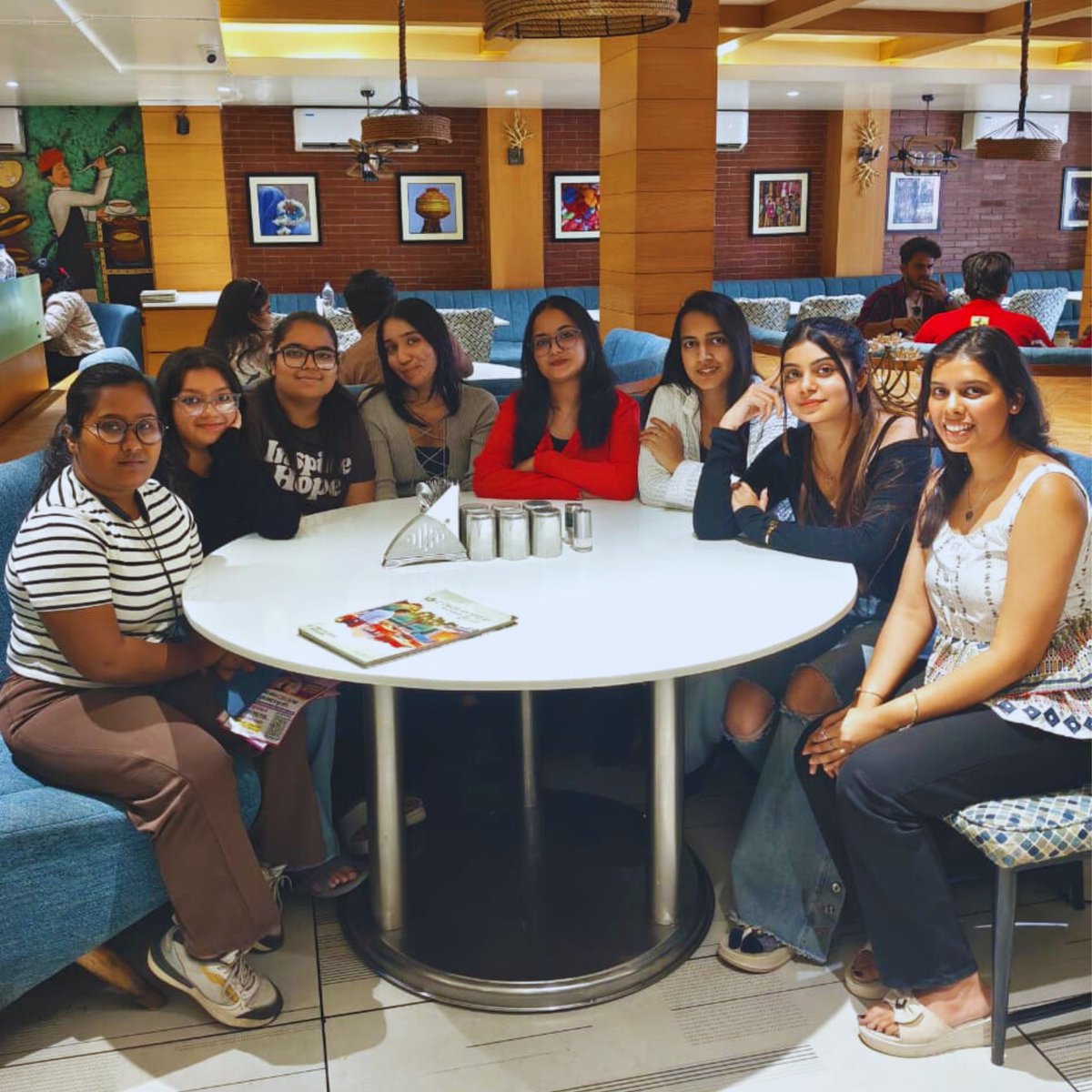 tech_elephant's tweet photo. Because when women shine, WE shine.

#WomensDay #WomenOfOurTeam #Whiteelephanttech #TeamWE #WE

[WE, workplace women celebration, women team power, international women’s day celebration] https://t.co/Ne1PIzyAKw