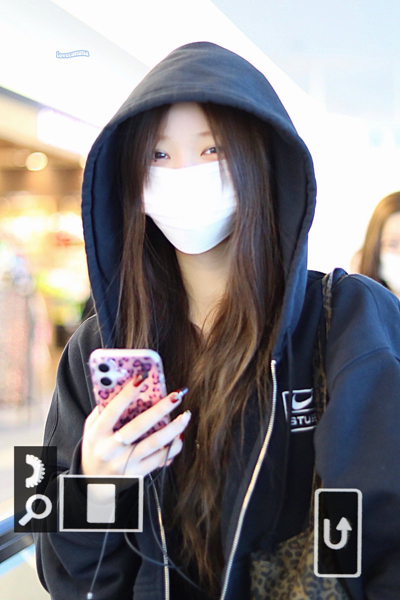 𝐥𝐨𝐯𝐞𝐜𝐨𝐦𝐦𝐚 tweet media