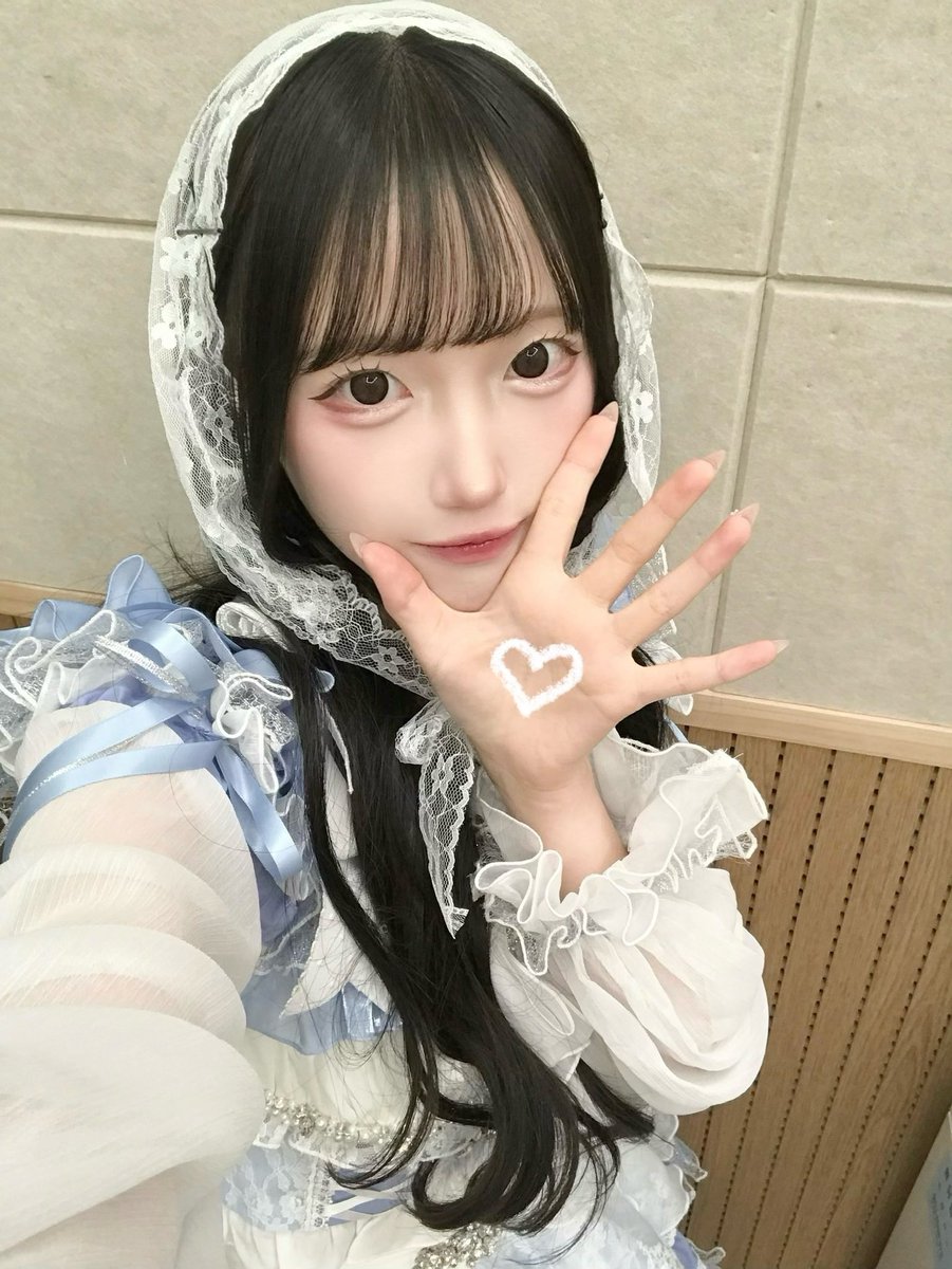 26.03.08 [ Rainbow Melody vol.27 ]

아침라이브! 다들 고생하셨어요😍
라이브도 일주일만에 하는 거고 오리복은 2주만에!!!!😍😍😍😍

오늘 셋리도 한 곡 빼고 전부 오리곡이라서 좋았다!! 다들 얼른 들어가서 쉬세요!! 디어부는 라이브 끝나고도 일정이 있는 바쁜 하루!!!!!

저희 또 시간을