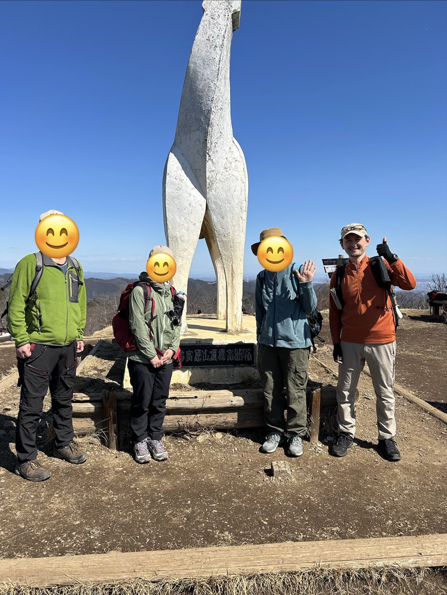 46usagi_48's tweet photo. 【陣馬山にてレッスン】

9:00陣馬高原下→11:00陣馬山11:30→明王峠→15:00相模湖駅

晴天に恵まれました。

麓まで丸見えの富士山なんてめずらしい。

みなさん、

これからも楽しい山歩きをしてください。

#陣馬山　#山が好き https://t.co/LKrICimuoQ