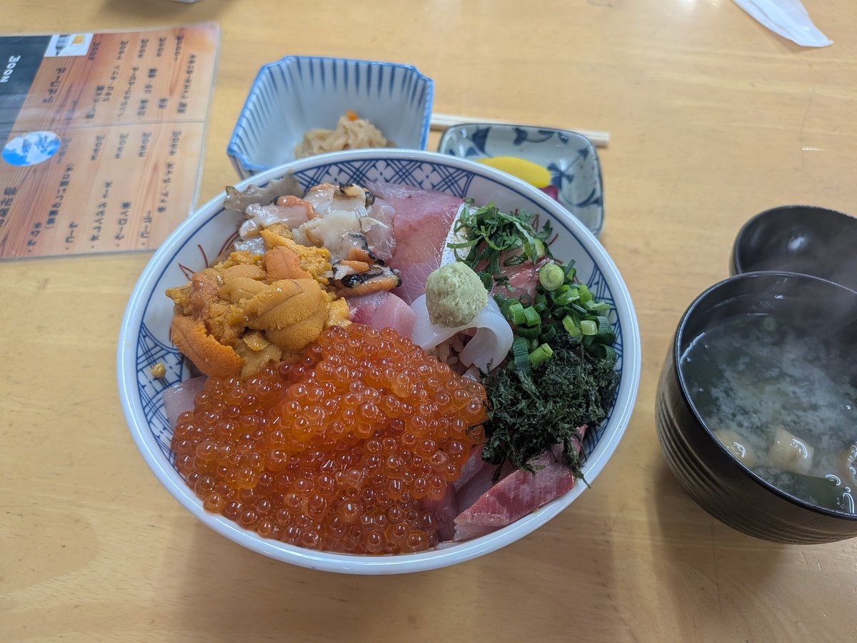 Mon282828's tweet photo. 海鮮丼🐟 https://t.co/BRdH0RnsZd