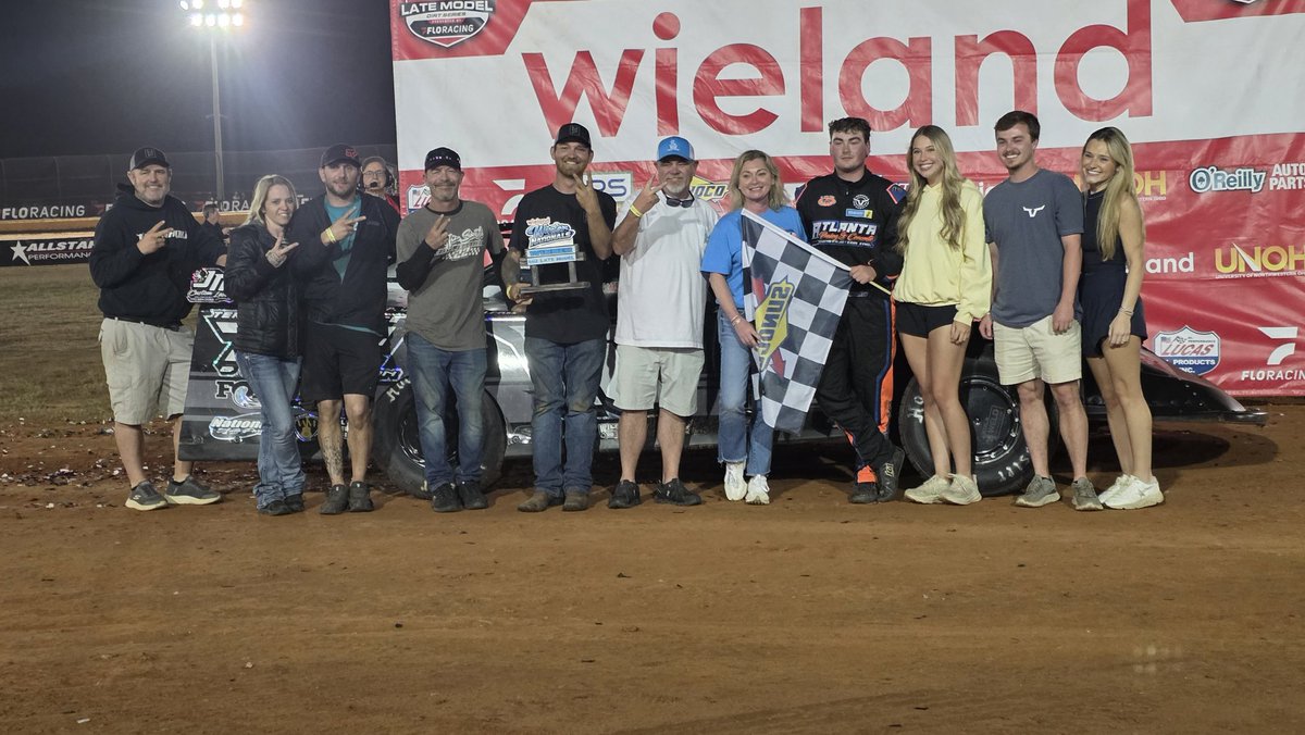 gisdirt's tweet photo. Congrats to Griffin Smith on the 602 feature win,  Wieland Winter Nationals night 4 .
Back to back 602 winner this week. https://t.co/EkiXWb3Vdi