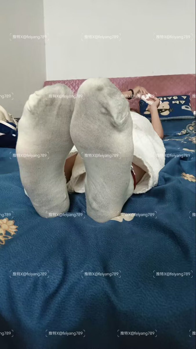 feiyang789's tweet photo. 搞个福利吧，评论点赞转推各达到10条的话，少女十天重口棉袜抽二人免F送，各达到二十条的话抽4人，当然了不是这双，会联系其他MM从第一天开始穿给你，质量效果保证，平时这个效果的都是要一二百的，现在免F送，只要达到要求我主动联系你给你说明，记得私信打开 https://t.co/ggWMboFwGz