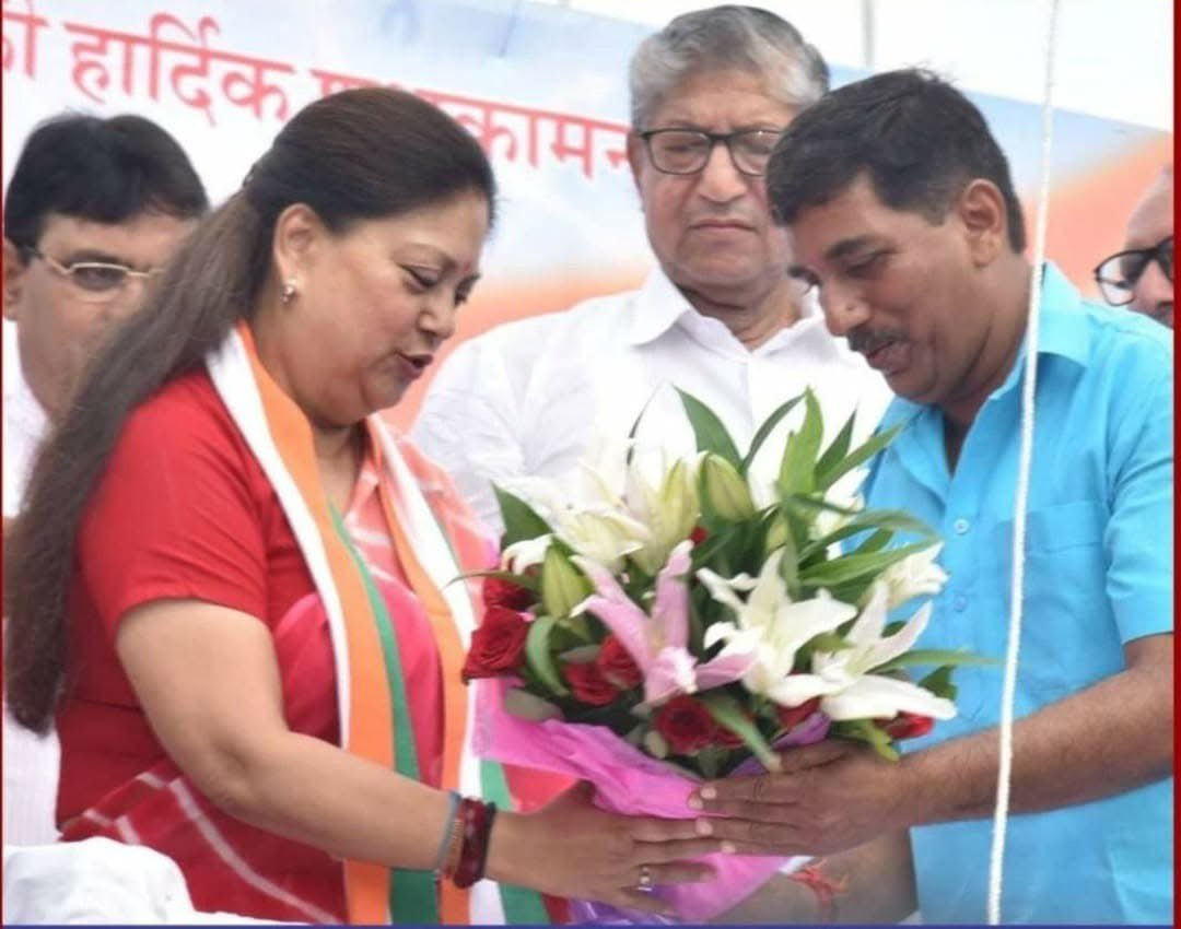 राजस्थान की पूर्व मुख्यमंत्री व राष्ट्रीय उपाध्यक्ष माननीय <a href="/VasundharaBJP/">Vasundhara Raje</a> जी को जन्मदिवस की हार्दिक शुभकामनाएँ।