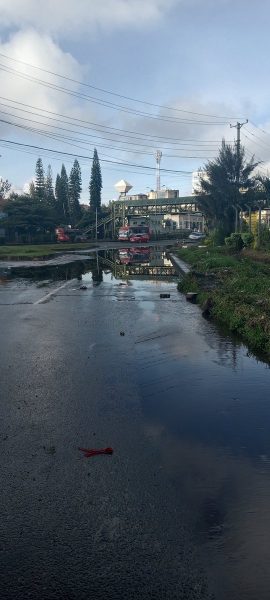 gathama_simon's tweet photo. @GeoffreyMosiria 
Attached are photos of Desai road/ Murang'a rd junction next to KICD entrance, https://t.co/zedrEyqcnh