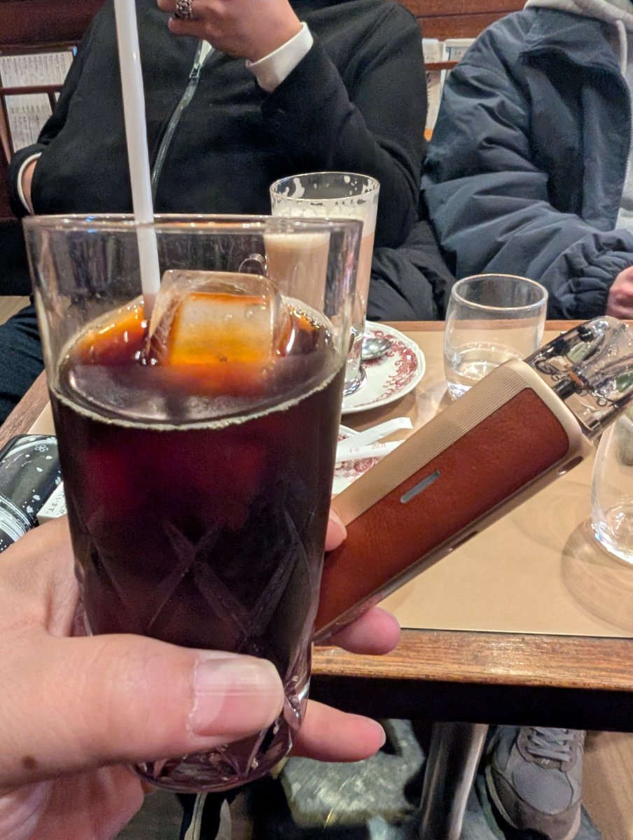 FYoshinosuke's tweet image. コーヒーで一服☕🚬
#ハンチェ
#vape好きな人と繋がりたい 
#六曜社