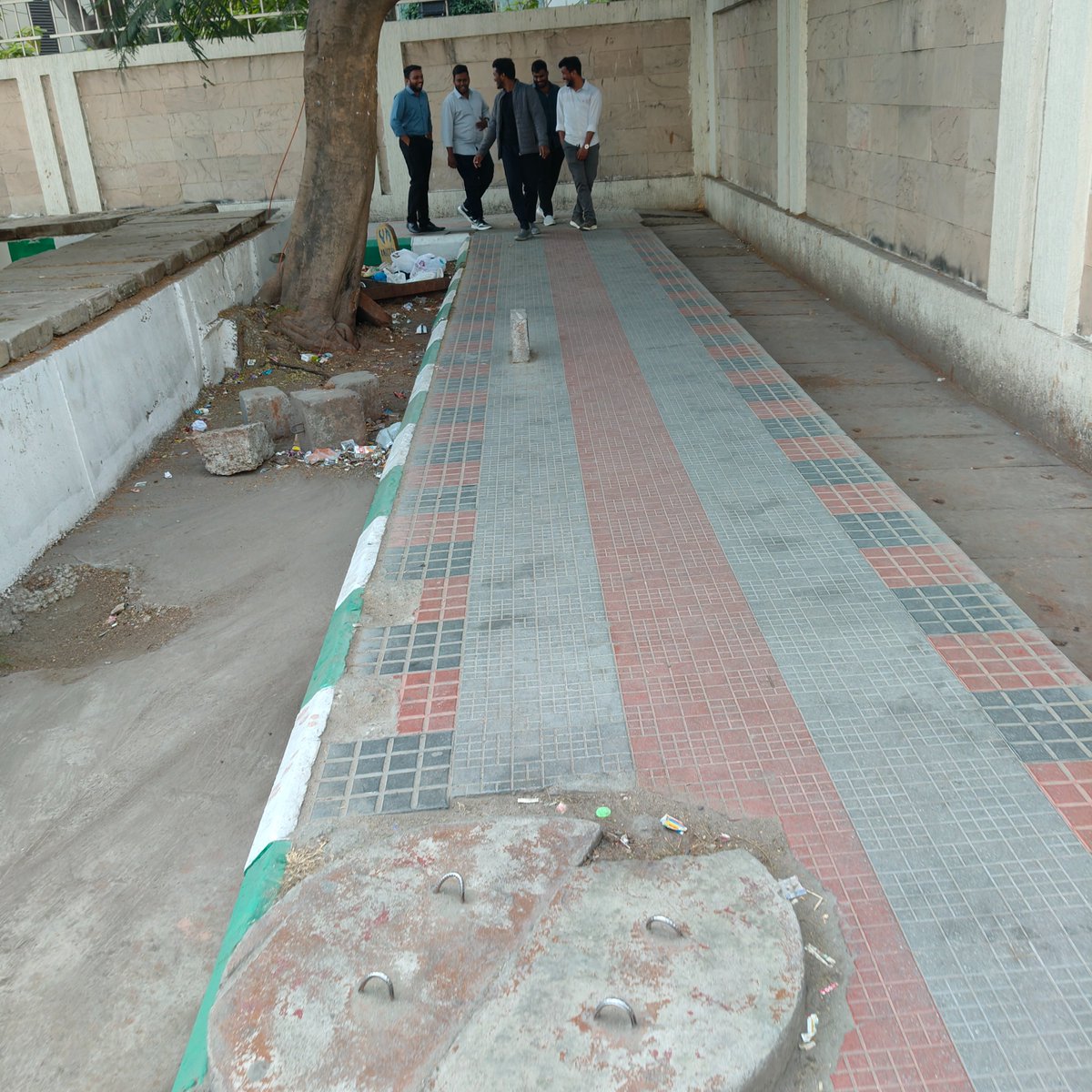 Sameer_Sails's tweet photo. @mekavannepuli True. Construction sites keep spreading dust everywhere, making the air unbreathable. And the footpaths are so “great” that people trip and fall on them almost daily. https://t.co/zLtCVuZXKq