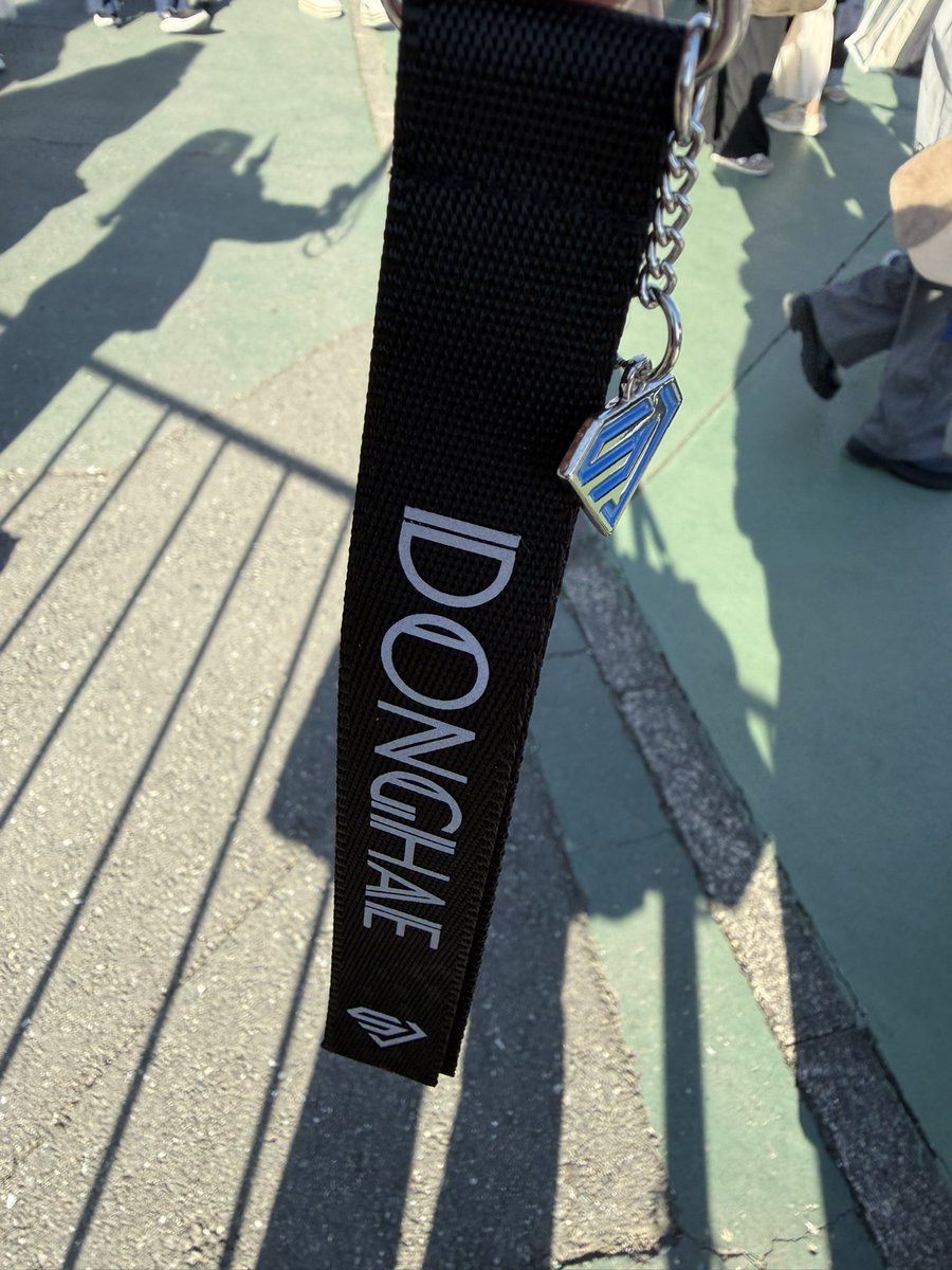 _rella710's tweet photo. こちら落ちていました。
落とし主さん見つかりますように…
一時的に一旦お預かりしてますので、ご本人に届きましたらお声がけください！
#SUPERSHOW10inJAPAN 
#SUPERSHOW10 
#SUPERSHOW10INSAITAMA https://t.co/dYFNwPauFJ