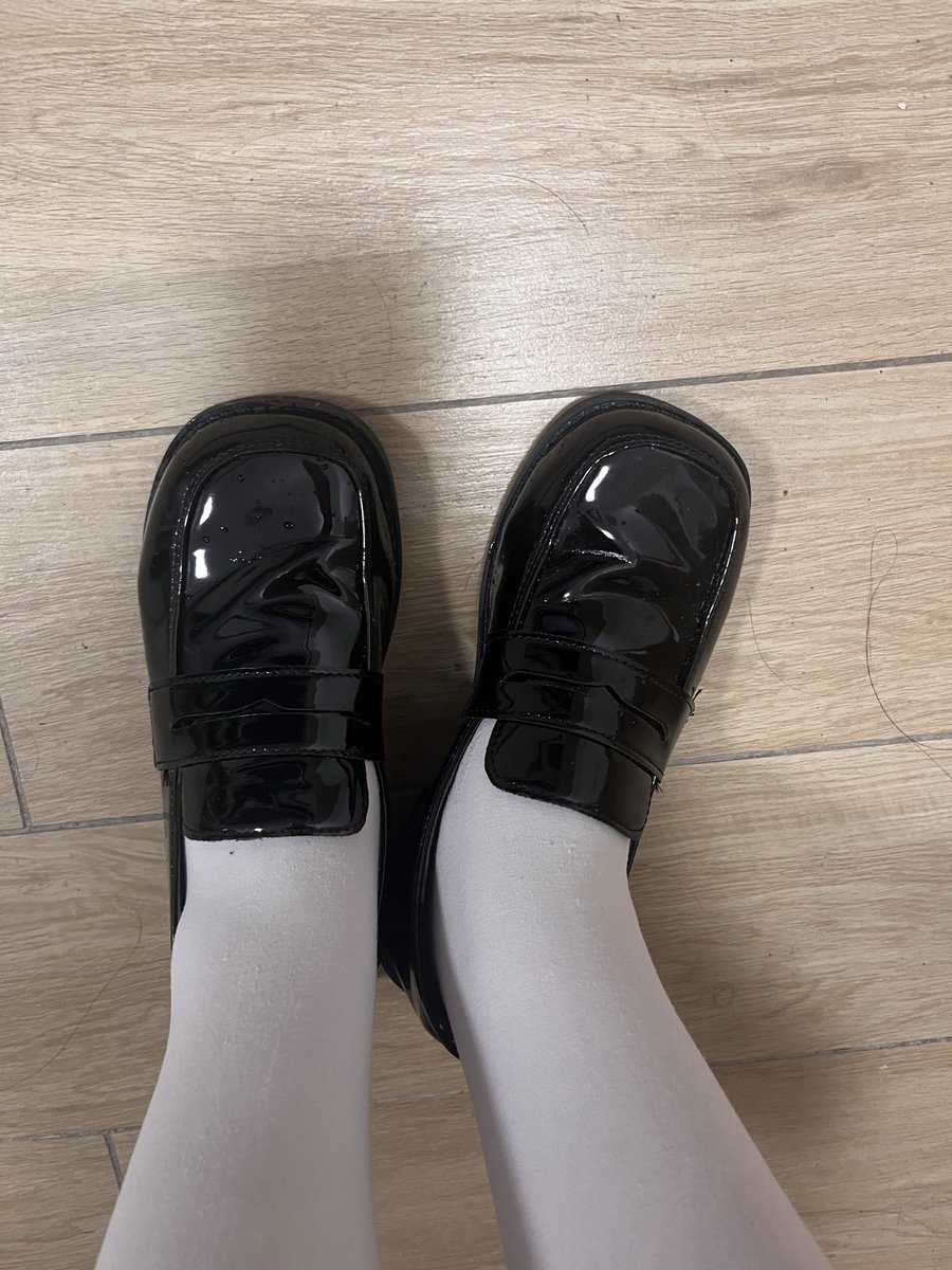 tutuyuanwei521's tweet photo. 贱狗 白丝小皮鞋里踩了面包当鞋垫～脚汗全浸透了 现在真空包装好了 想舔？想闻？想贡？跪着DM我 速来买原味！💸🧦👣 #原味袜子 #脚踩面包 #atm奴 https://t.co/nkLMWiJdel