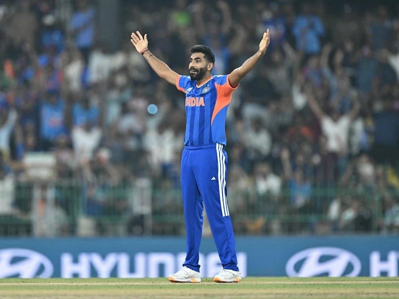 himanshu95600's tweet photo. Bumrah’s 24 balls will decide which song will be played — “Khada Hoon Aaj Bhi Wahi” or “Chak De India”? 😅🏏🔥
Agree or not? 🤔
#bumrah
#indvsnzfinal 
#t20worldcup2026 
@IrfanPathan 
@Jaspritbumrah93 
@cricketaakash 
@DineshKarthik https://t.co/mgKcj6DIwx