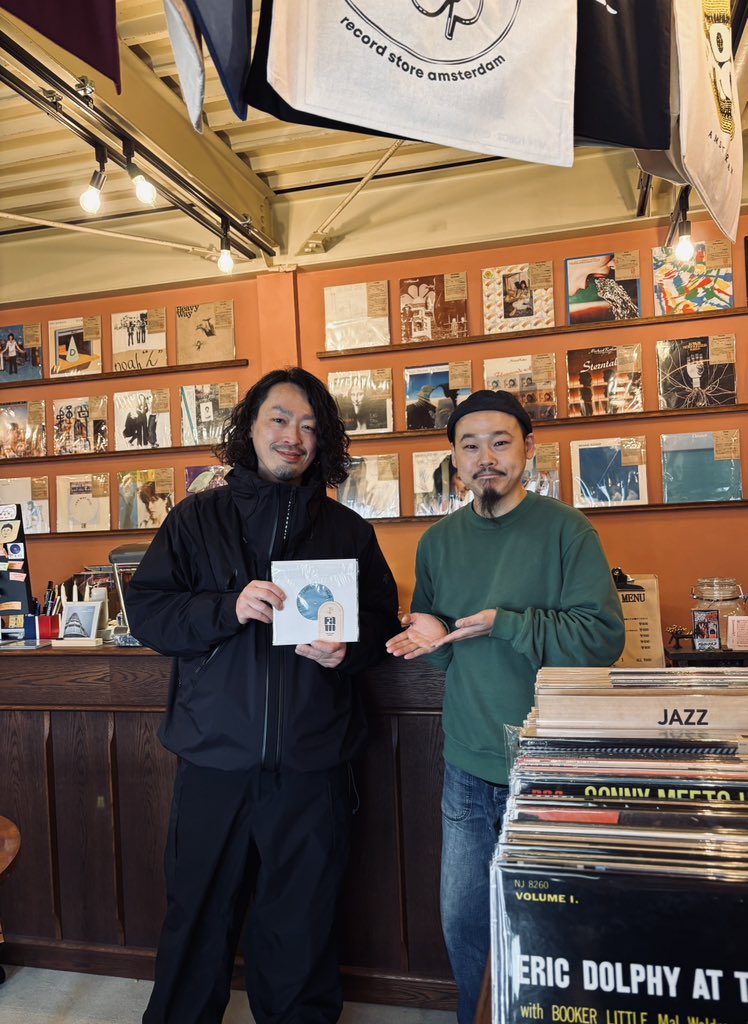 _Akira_Yamanaka's tweet photo. 必ずザンビアを1枚は買おうと勢い込んでいたのに、ひよって普通にカッコいいケニア・ファンクのシング���買っちゃいました……でも最高！スパシーバ！ https://t.co/ODMDcEOi6J