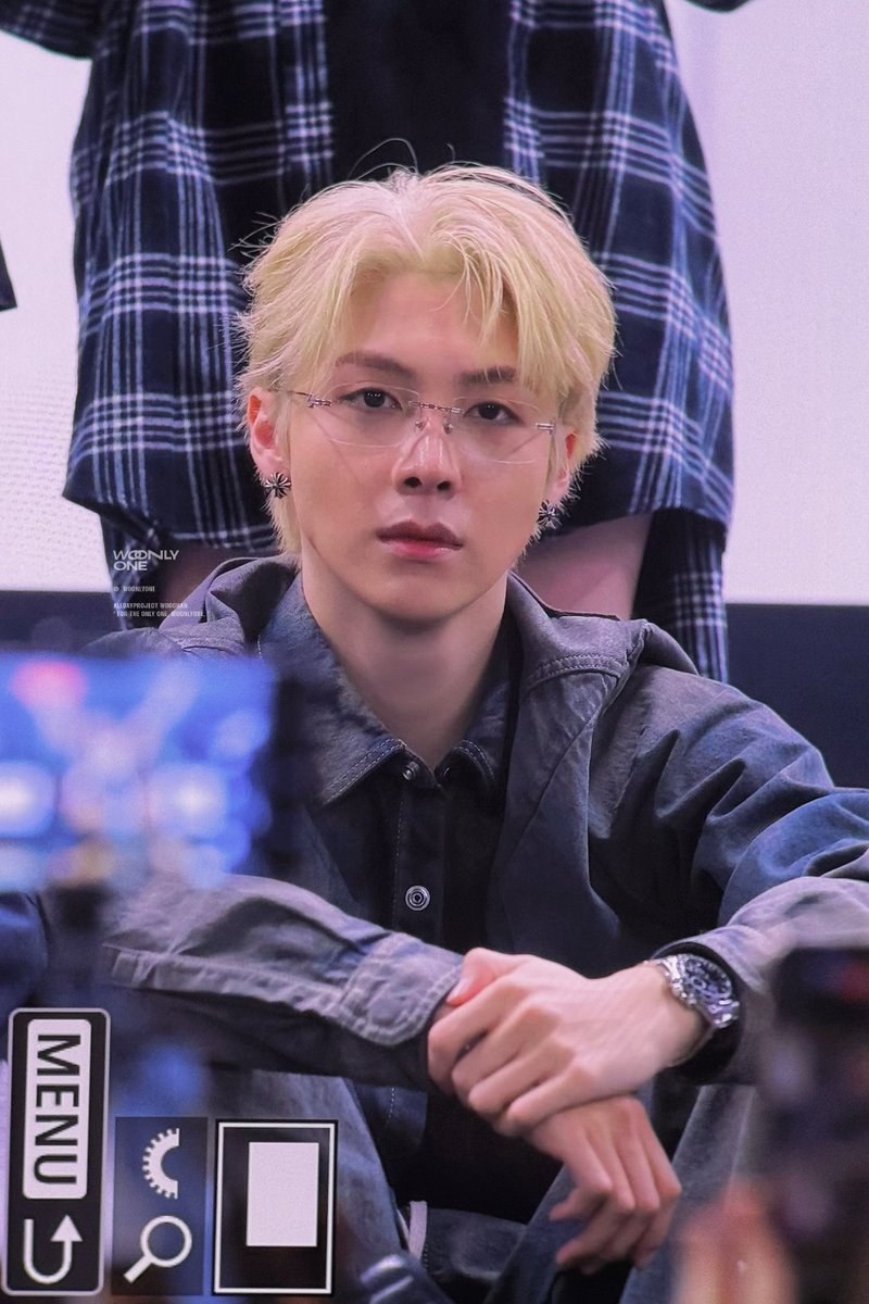 WoonlyOne tweet media