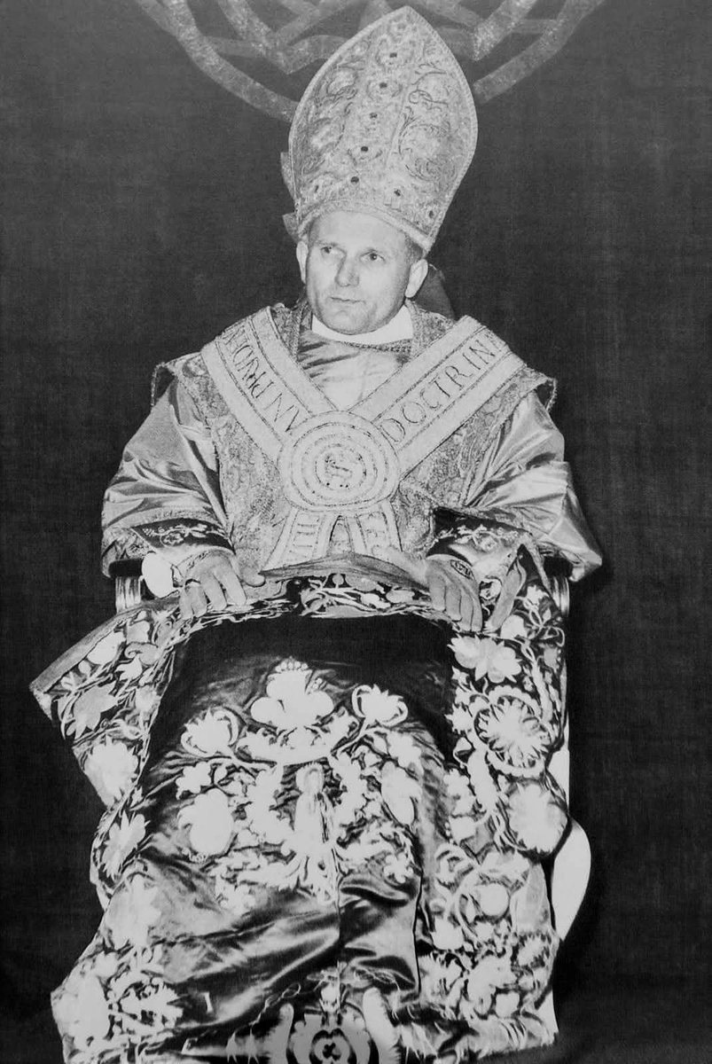 #OTD 8 marca 1964 r. odbył się ingres abpa Karola Wojtyły do Katedry Wawelskiej. 🇵🇱
"Zdajemy sobie wszyscy dobrze sprawę, że wejść do tej katedry nie można bez wzruszenia. Więcej powiem: nie można do niej wejść bez drżenia wewnętrznego, bez lęku; bo zawiera się w niej – jak w