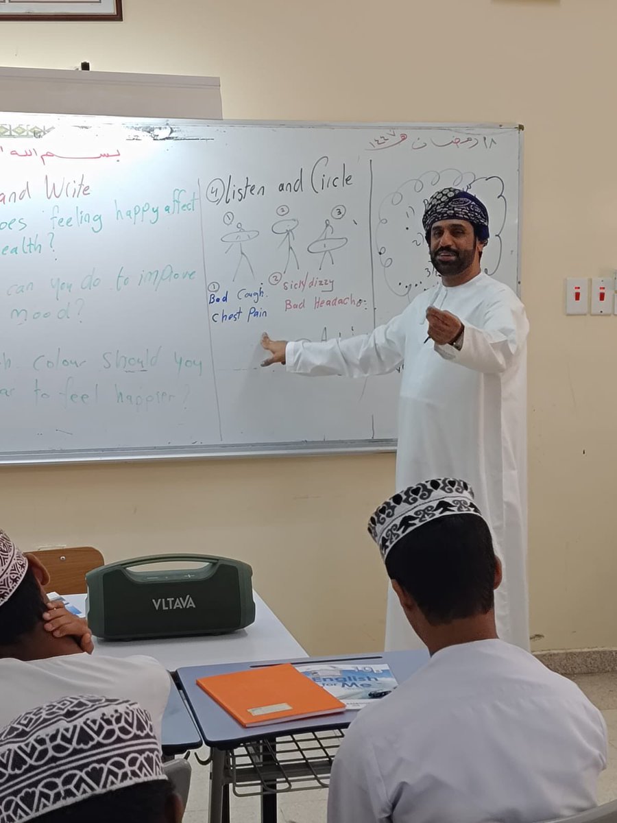 EduGovNbt2617's tweet photo. استكمالاً لمبادرة المادة الحصة التاسعة (Lesson 9) قدم المعلم الأول أ.سعود الفارسي حصة نموذجية تناول فيها قواعد ومفردات الوحدة،  تفاعل فيها طلبة الصف العاشر مع مختلف الأنشطة كجزء من خطة رفع المستوى التحصيلي. 
#مدارسنا_مستقبل_واعد 
#تعلم_مستدام 
#فعاليات_تعليمية_شمال_الباطنة https://t.co/har8nQTKBU