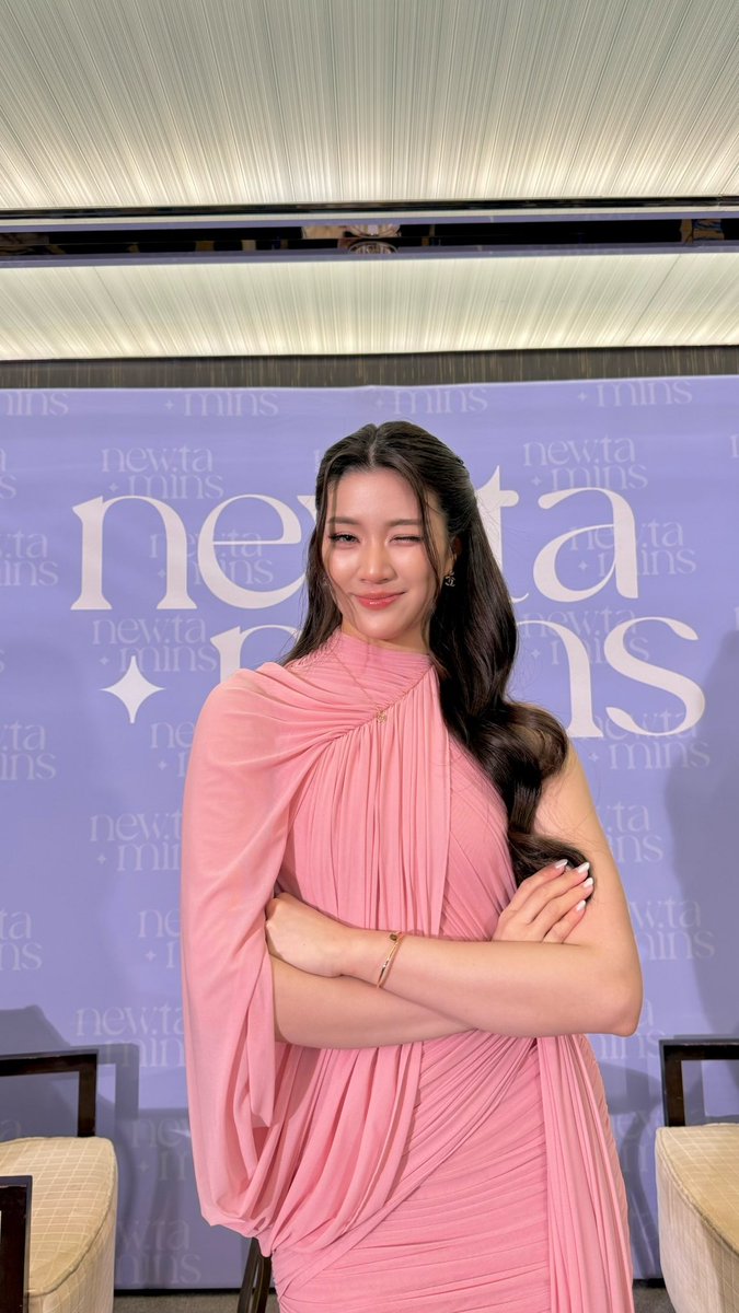 ร่างน้องณิชา แต่สายตาคือพี่ณัฐนะเนี่ย ส่งสายตาให้กัน ปิ๊งปิ๊งปิ๊ง ✨️

Cr. X Newtamins 

SWEET MOMENT WITH GINNY
#NewtaminsXGinny