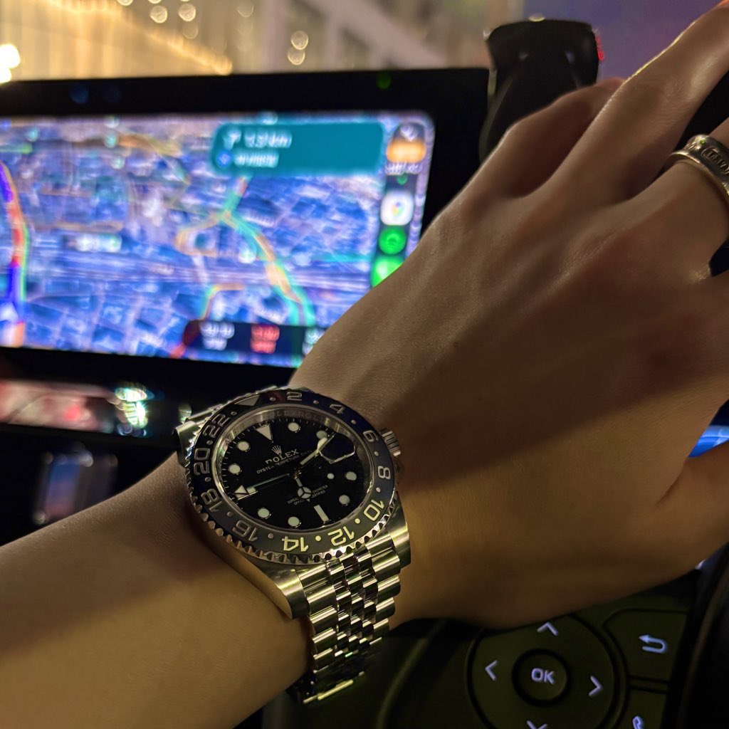 oa1_hl's tweet photo. 初Rolex💫 
GMTマスター2 / 126710GRNR

かっこよくて可愛くて一目惚れした時計。
マラソン始めて早々に提案してくださりありがとうございました😭 https://t.co/znVqfrDTUQ