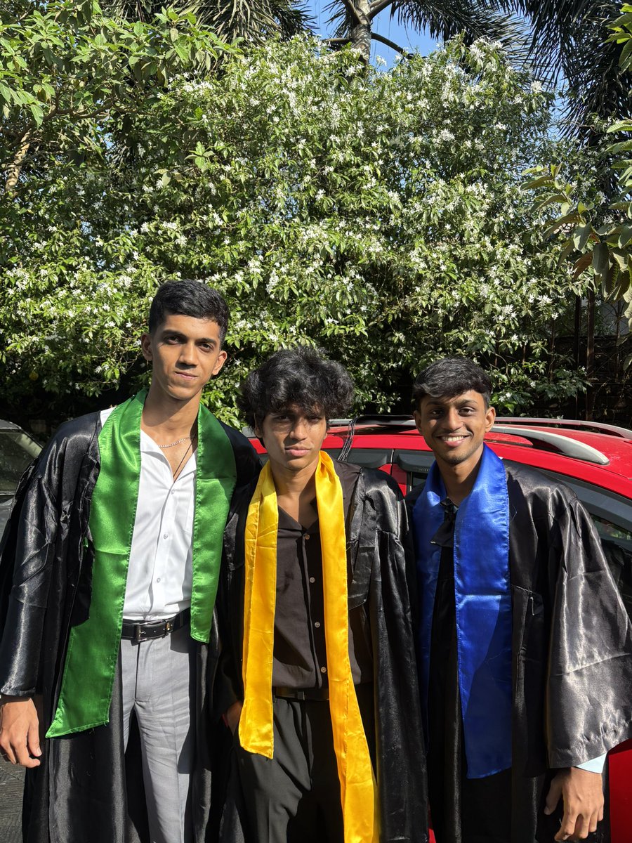kyathamaryan_'s tweet photo. leveled up. graduated 🎓 https://t.co/1b7cTU6Ych