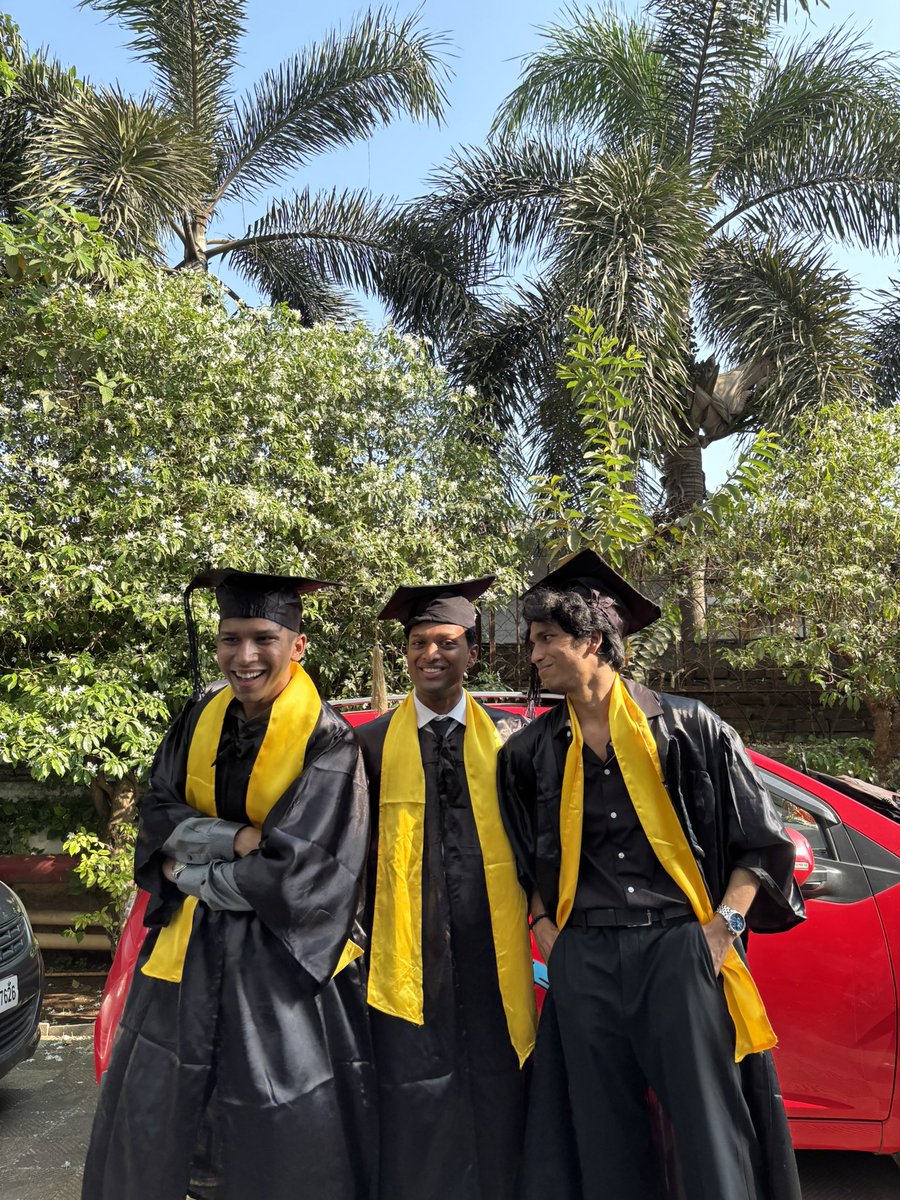 kyathamaryan_'s tweet photo. leveled up. graduated 🎓 https://t.co/1b7cTU6Ych