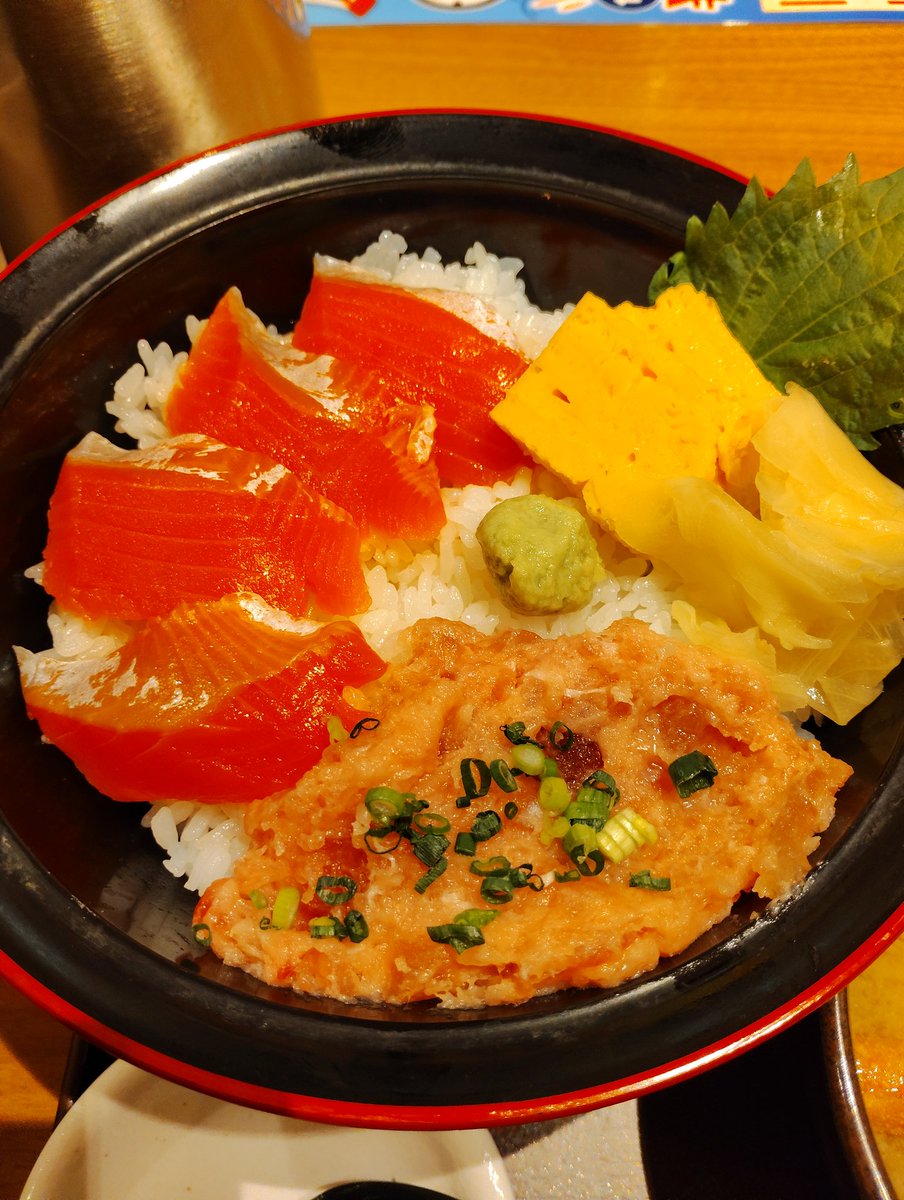 mapotofuzuki_'s tweet photo. ネギトロサーモン丼 :1,298円

写真と違くて悲しくなった。

#北海道バル海 八重洲
#ランチ https://t.co/DHALcL4vb9
