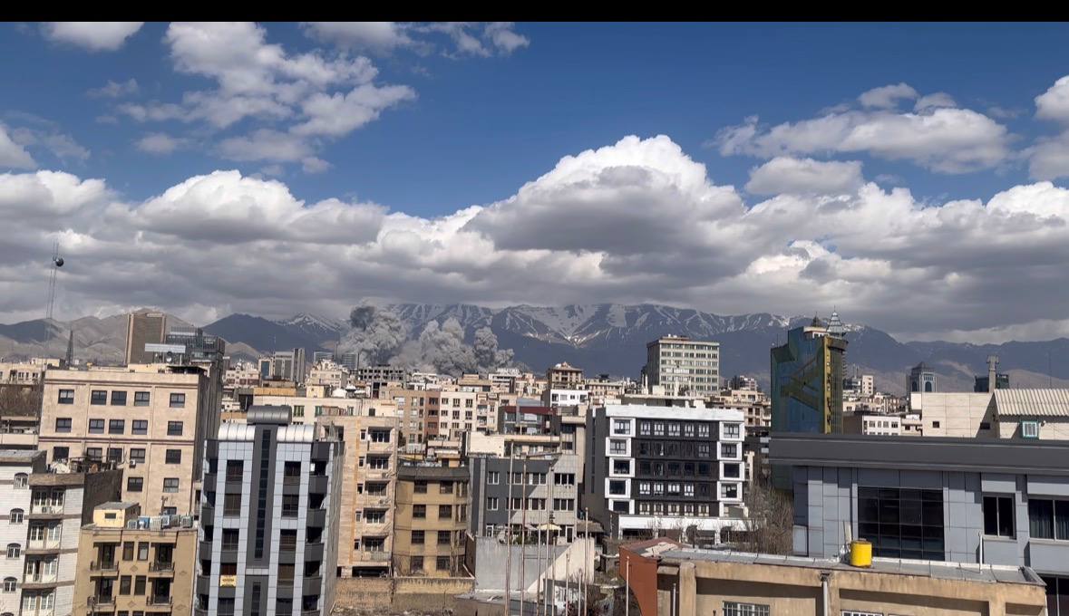 SaraMassoumi's tweet photo. The difference in Tehran’s sky on the first and second days of the so called ‘humanitarian intervention’.

(War changes everything it touches.)

#IranWillSurvive https://t.co/VecatAJQs1
