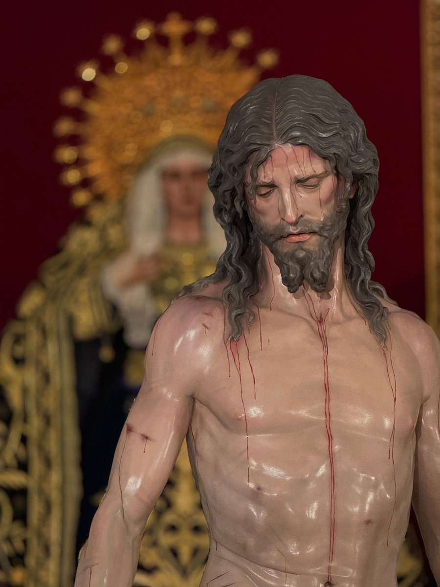 santacruzcamas's tweet photo. 🟢⚫ Jesús de la Caridad amanece dispuesto para el devoto besapié de sus fieles.
Que su infinita Caridad sea consuelo y esperanza para todos los que se acerquen a sus plantas.

✍🏻 #triduocaridad26 #Cuaresma2026  #verdeynegro #TDSCofrade #Cuaresma https://t.co/a9F19tQgmz