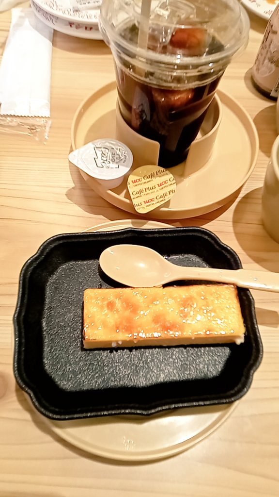 teru26rium's tweet photo. カタラーナに甘だれかけると意外にもみたらしみたいな味になってうまい https://t.co/3n2vXFa8ms