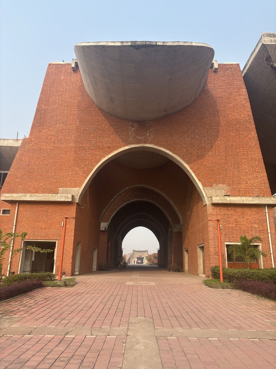 ShamikaRavi's tweet photo. Happy Women’s Day from the stunning campus of @nalanda_univ in Rajgir, Bihar 🥰 https://t.co/Me5rbqsHPC