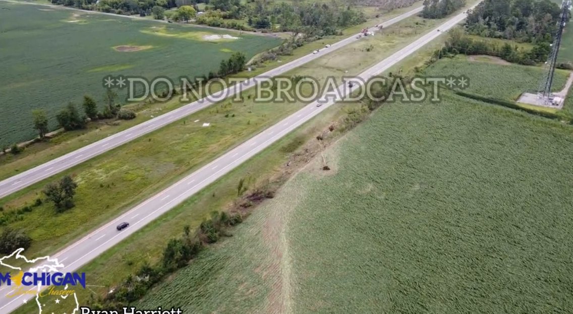 JakeTWM's tweet photo. @NickKrasz_Wx @Weathethan Tree damage in question https://t.co/XnaZc5zXYZ