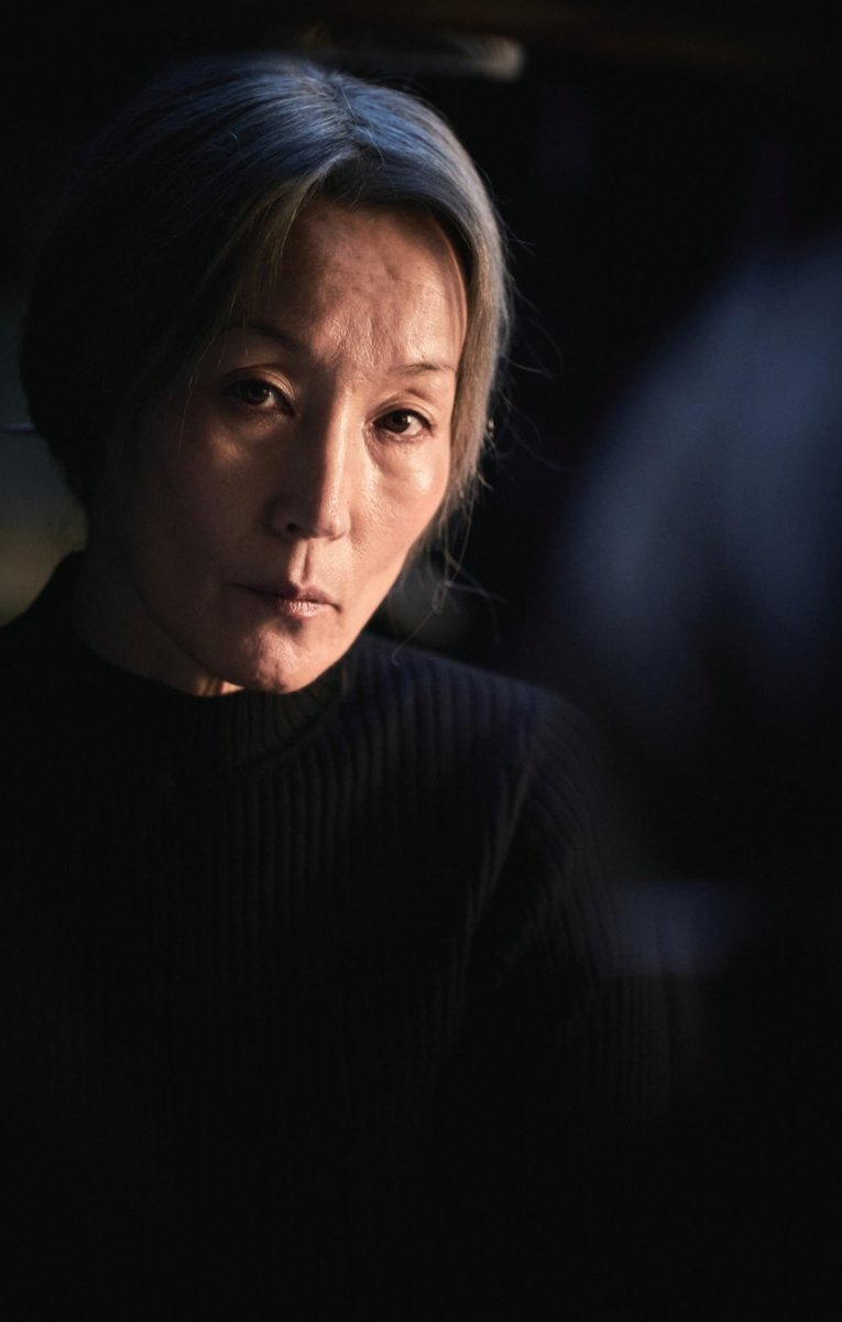 bobblerumble's tweet photo. 세계 여성의 날 기념으로 섹시킬러할매가 나오는 영화 파과보세요 https://t.co/SFPbXdeWRJ