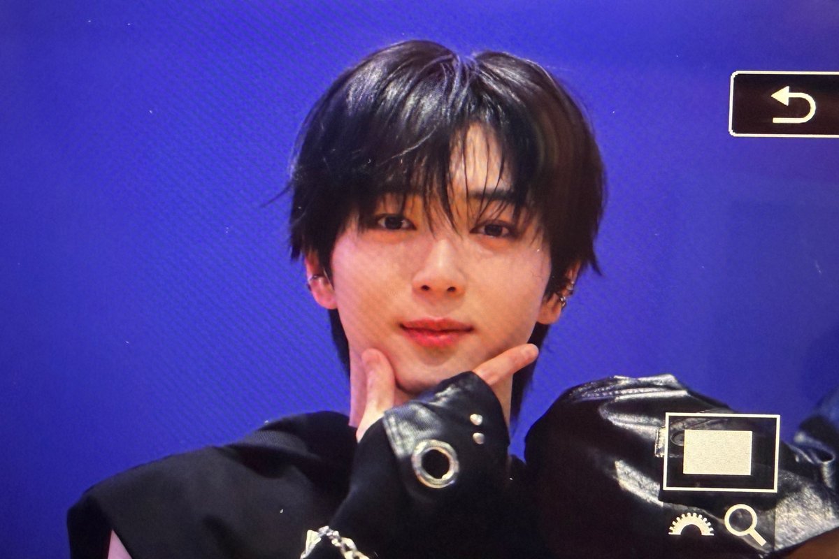 940117Love's tweet photo. 260308 코엑스 메가스테이지

@QQQ_project 
#QQQ #JISUNG 

오늘 할일 QQQ 박지성 사랑하기 https://t.co/ovXiPF5DLa