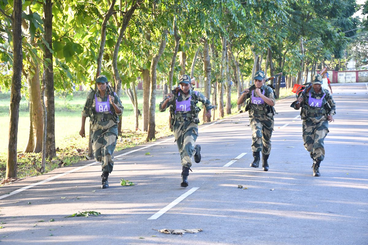 stcbsfnb's tweet photo. @stcbsfnb remains committed to imparting quality training to Mahila Trainees shaping them into tough yet humane Mahila Praharis. On #InternationalWomensDay, we also salute Mahila Instructors who train with dedication &amp; stand shoulder to shoulder with their male counterparts. https://t.co/vkiuLXwdAo