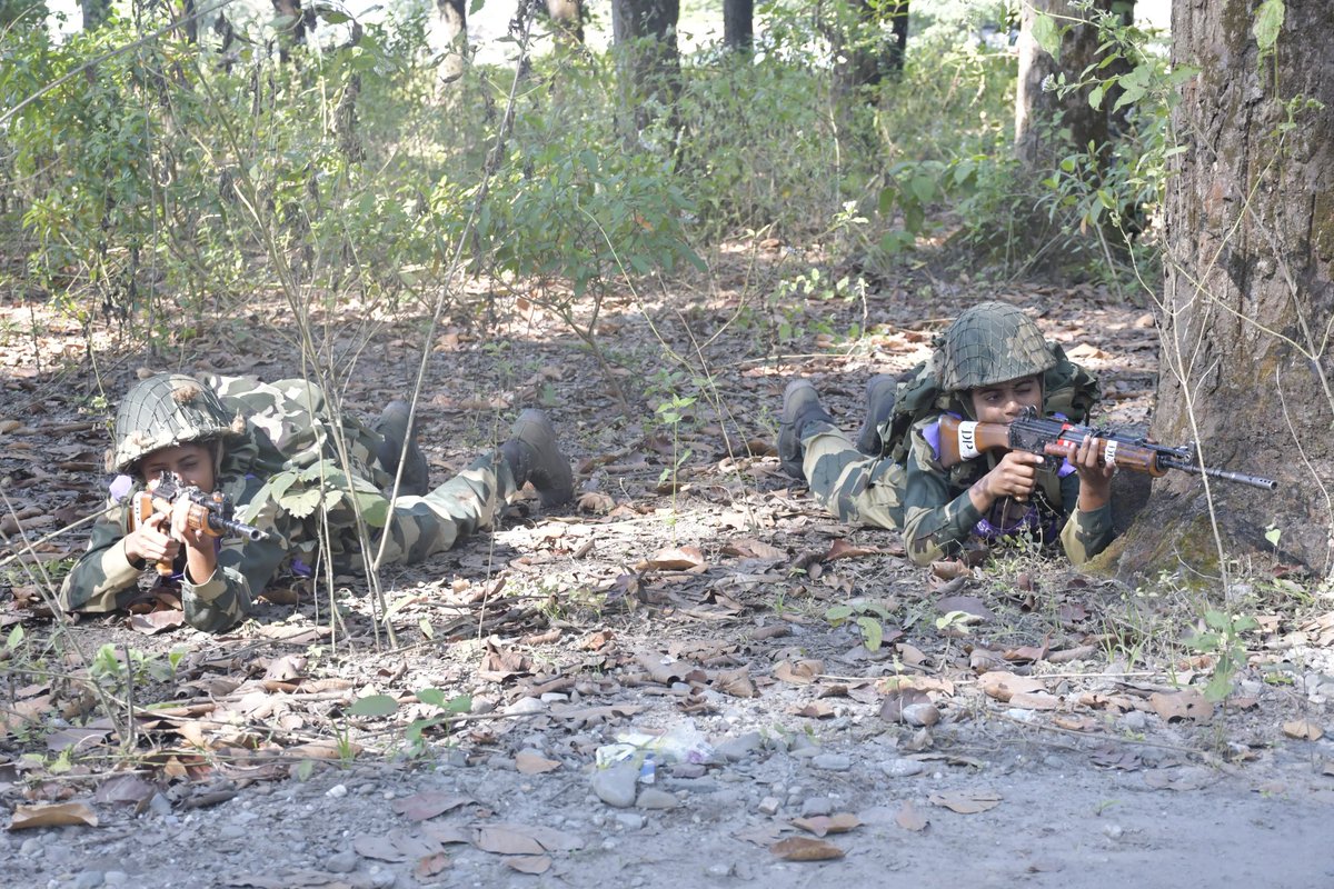 stcbsfnb's tweet photo. @stcbsfnb remains committed to imparting quality training to Mahila Trainees shaping them into tough yet humane Mahila Praharis. On #InternationalWomensDay, we also salute Mahila Instructors who train with dedication &amp; stand shoulder to shoulder with their male counterparts. https://t.co/vkiuLXwdAo