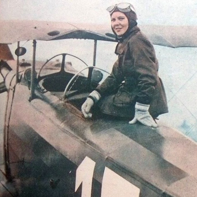 “Ey kahraman Türk kadını, sen yerde sürünmeye değil, omuzlar üzerinde göklere yükselmeye layıksın.” 

Mustafa Kemal Atatürk