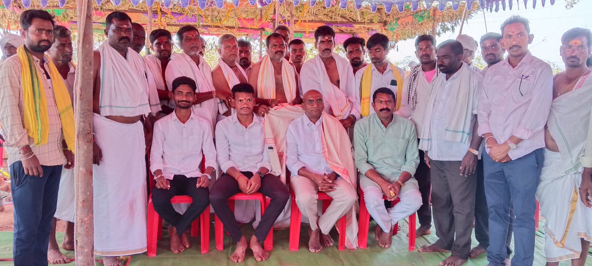కొమురం భీం ఆసిఫాబాద్ జిల్లా కౌటల మండలం కనికి గ్రామంలో నిర్వహించిన శ్రీ రేణుక ఎల్లమ్మ విగ్రహ ప్రతిష్ట కార్యక్రమంలో బీఆర్ఎస్ పార్టీ రాష్ట్ర ప్రధాన కార్యదర్శి డా. ఆర్ఎస్ ప్రవీణ్ కుమార్ సార్ గారు పాల్గొన్నారు. ఈ సందర్భంగా ఆయన అమ్మవారి విగ్రహానికి ప్రత్యేక పూజలు నిర్వహించారు