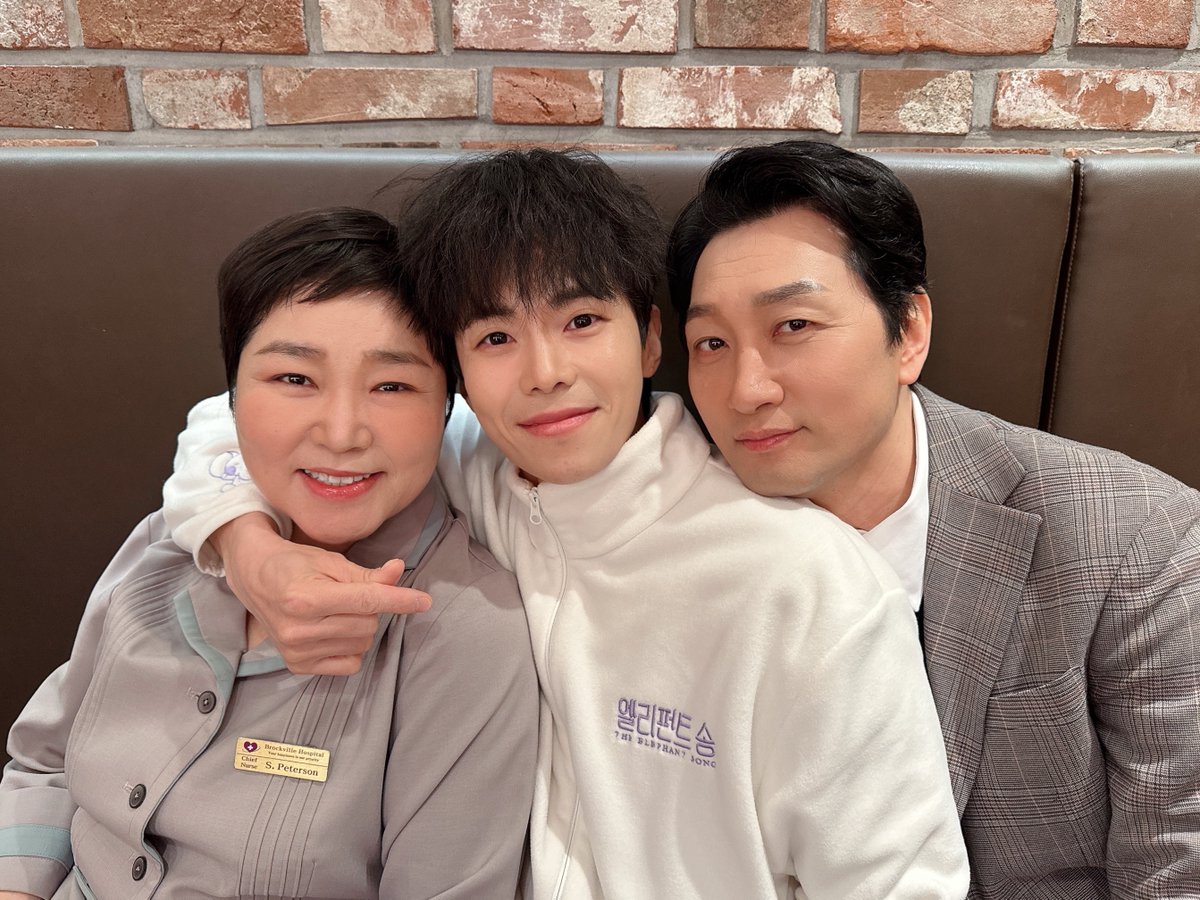 🐘연극 #엘리펀트송 𝟐𝐧𝐝 𝗧𝗘𝗔𝗠

💜 𝐆𝐨𝐨𝐝𝐛𝐲𝐞 💜
은석 마이클, 석준 그린버그

𝟮𝟬𝟮𝟲.𝟬𝟯.𝟬𝟴 𝟮𝗣𝗠
ᴛᴏᴅᴀʏ’s ᴄᴀsᴛ
⭐️마이클 #박은석
⭐️그린버그 #이석준
⭐️피터슨 #고수희

𝚃𝙷𝙴 𝙴𝙻𝙴𝙿𝙷𝙰𝙽𝚃 𝚂𝙾𝙽𝙶🐘
𝟸𝟶𝟸𝟻.𝟷𝟷.𝟸𝟸-𝟸𝟶𝟸𝟼.𝟹.𝟾
@ʏᴇs𝟸𝟺 sᴛᴀɢᴇ𝟹