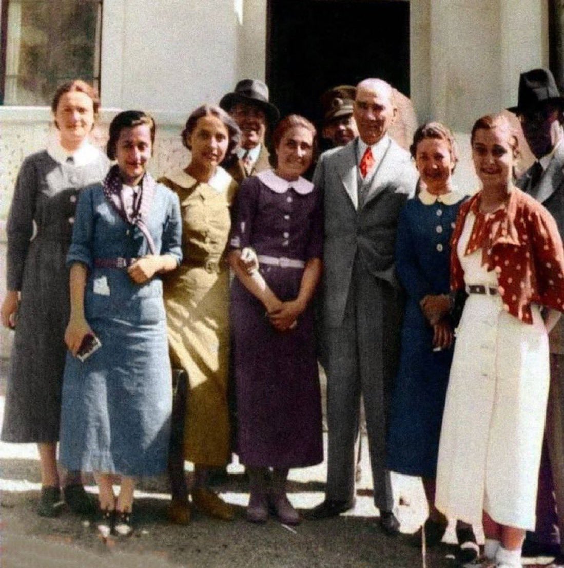 “Dünya yüzünde gördüğümüz her şey kadının eseridir.”

8 Mart Dünya Kadınlar Günü kutlu olsun.