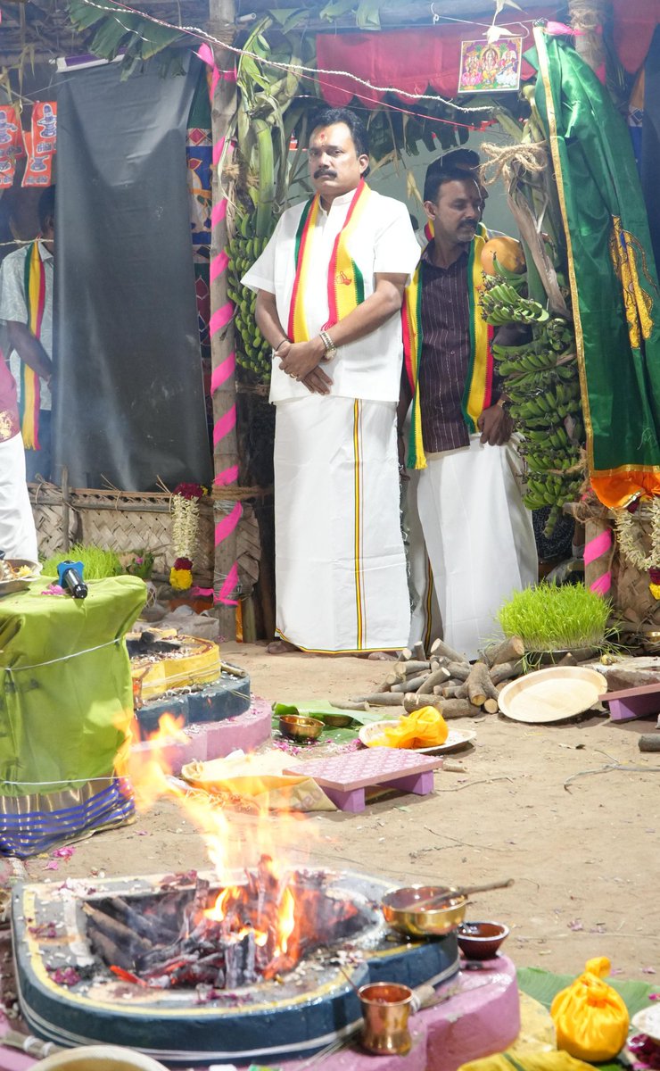 JeganathMishra_'s tweet photo. நேற்று (07.03.2026) தேனி மாவட்டம் கம்பத்தில் விஸ்வகர்மா சமுதாயத்திற்கு பாத்தியப்பட்ட ஸ்ரீ காமாட்சியம்மன் திருக்கோவில் மஹா கும்பாபிஷேக விழாவில் கலந்து கொண்டு சாமி தரிசனம் செய்தோம்.
PLA. ஜெகநாத் மிஸ்ரா
நிறுவனத்தலைவர்
நமது மக்கள் முன்னேற்றக் கழகம்
#NMMK
#Cumbum #Kumbabishekam
#SriKamatchiamman