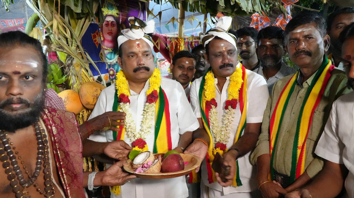 JeganathMishra_'s tweet photo. நேற்று (07.03.2026) தேனி மாவட்டம் கம்பத்தில் விஸ்வகர்மா சமுதாயத்திற்கு பாத்தியப்பட்ட ஸ்ரீ காமாட்சியம்மன் திருக்கோவில் மஹா கும்பாபிஷேக விழாவில் கலந்து கொண்டு சாமி தரிசனம் செய்தோம்.
PLA. ஜெகநாத் மிஸ்ரா
நிறுவனத்தலைவர்
நமது மக்கள் முன்னேற்றக் கழகம்
#NMMK
#Cumbum #Kumbabishekam
#SriKamatchiamman