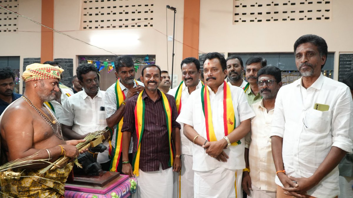 JeganathMishra_'s tweet photo. நேற்று (07.03.2026) தேனி மாவட்டம் கம்பத்தில் விஸ்வகர்மா சமுதாயத்திற்கு பாத்தியப்பட்ட ஸ்ரீ காமாட்சியம்மன் திருக்கோவில் மஹா கும்பாபிஷேக விழாவில் கலந்து கொண்டு சாமி தரிசனம் செய்தோம்.
PLA. ஜெகநாத் மிஸ்ரா
நிறுவனத்தலைவர்
நமது மக்கள் முன்னேற்றக் கழகம்
#NMMK
#Cumbum #Kumbabishekam
#SriKamatchiamman