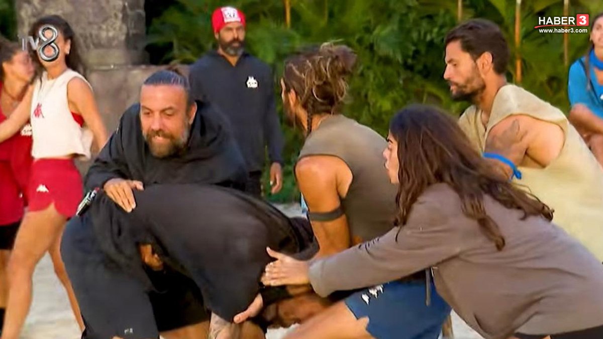 haber3com's tweet photo. Survivor 2026'da Barış Murat Yağcı ile Ramazan Sarı arasında yaşanan sert tartışma sosyal medyayı salladı. Annesini yeni kaybeden Barış'ın, Ramazan'ın bir ifadesi sonrası "Ben annemi yeni… https://t.co/Rt1mhnCYut #Survivor2026 #BarışMuratYağcı #RamazanSarı #diskalifiye #tartışma https://t.co/F1mdDHLThp