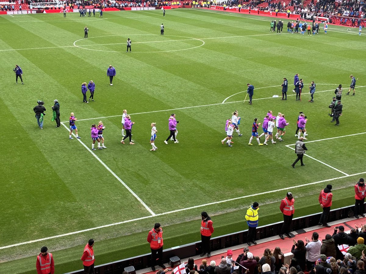 Mr_B_PE_v2 tweet media