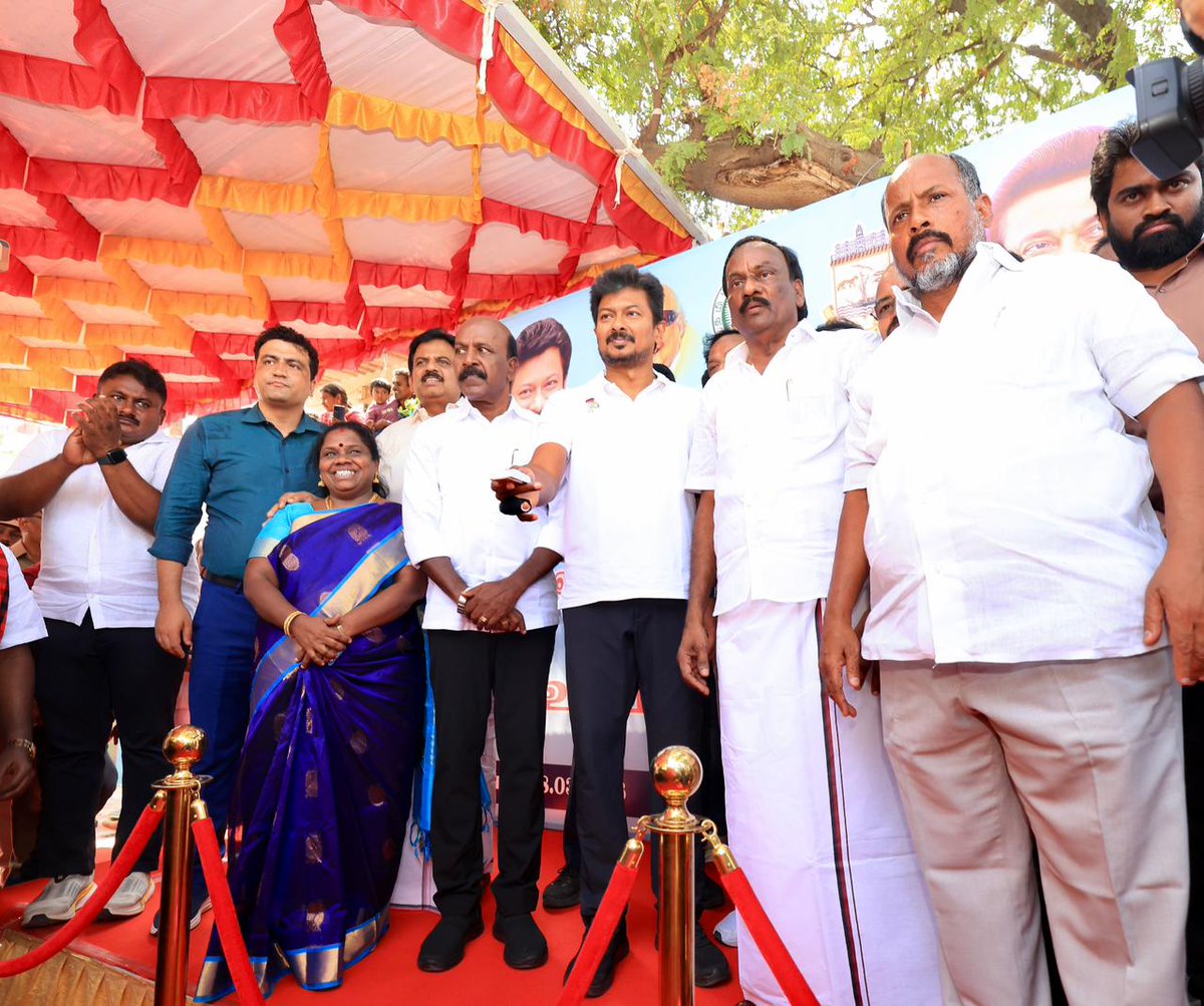 Udhaystalin's tweet photo. மாண்புமிகு முதலமைச்சர் @mkstalin அவர்களின் வழிகாட்டுதலின்படி, மதுரவாயல் தொகுதிக்குட்பட்ட வளசரவாக்கம் எஸ்.வி.எஸ் நகரில், ரூ.4.88 கோடி மதிப்பில் மேம்படுத்தப்பட்டுள்ள குளம் - அதன் மத்தியில் அமைந்துள்ள கலைஞர் நூற்றாண்டு பூங்காவை இன்று திறந்து வைத்தோம்.  

வளசரவாக்கம் பகுதி மக்கள், இப்பூங்காவை சிறப்புற பயன்படுத்தி மகிழ என் அன்பும், வாழ்த்தும்!

@Subramanian_ma @GanapathyK @PrabhakarRaja88 @MMageshkumaar