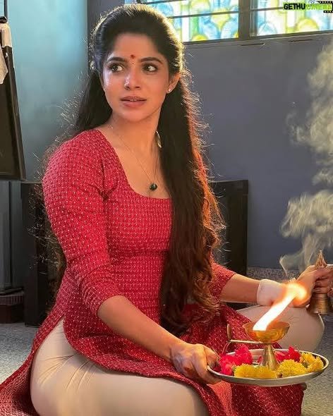 Long Thread - 1/11

Me : hey எதோ இன்னிக்கு office tour இருக்கு ன்னு சொன்ன இப்ப பூஜை பண்ணிட்டு இருக்க....

My Wife <a href="/sainabalamani80/">SainasaiBalamaniPotachi</a> : இல்லை மாமா ஒரு நாள் ன்னு சொன்னாங்க இப்ப ஒரு வாரம் ன்னு சொல்றாங்க என்னை பிரிஞ்சி எப்டி இருப்பிங்க அதான் 📷....

Me : ஒரு வாரமா...