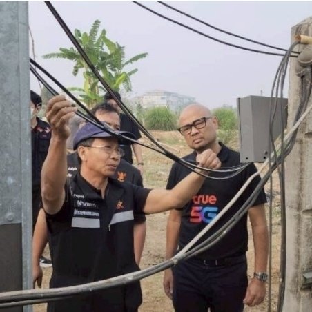 ล่าสุดมีการบุกทลายจุดลักลอบส่งเน็ตค่ายทรู ข้ามพรมแดนแม่สอด ให้ #แก๊งคอลเซ็นเตอร์ พิรุธที่ค่าบริการพุ่งกว่า 4 แสนบาทต่อเดือน เลยทำการตัดวงจรอินเทอร์ #เน็ตข้ามชาติ

#เน็ตทรู #ชายแดน #โหนกระแส #สแกมเมอร์ #เน็ตล่ม