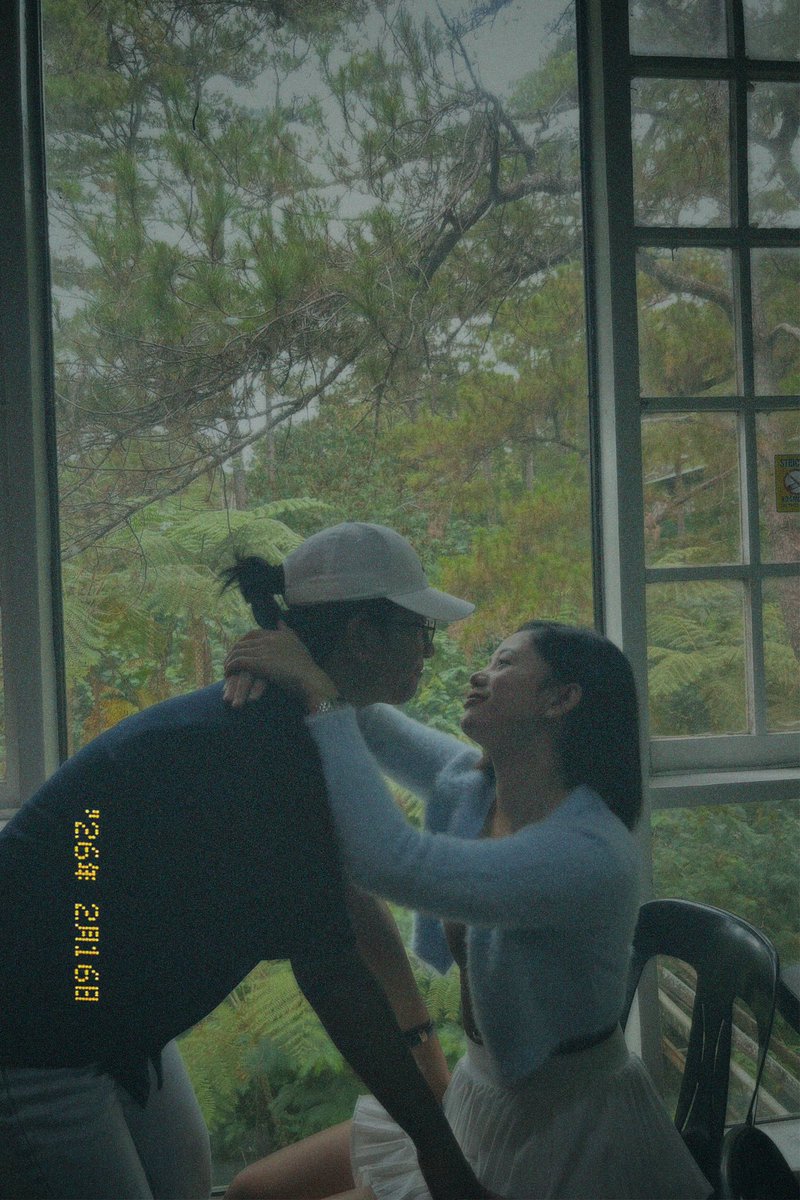hnnhbeeeee's tweet photo. Random in CJH https://t.co/cg7QqJ7dwp