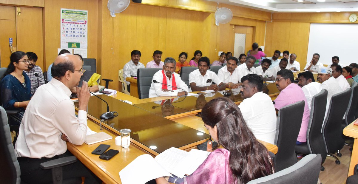 CollectorKarur's tweet photo. கரூர் மாவட்ட ஆட்சியர் அலுவலக கூட்டரங்கில், 4 சட்டமன்றத் தொகுதிகளிலும் வாக்குச்சாவடிகளை மறுசீரமைத்தல் தொடர்பாக அனைத்து அங்கீகரிக்கப்பட்ட அரசியல் கட்சி பிரதிநிதிகளுடனான ஆலோசனைக் கூட்டம் நடைபெற்றது.
#eci|#Karur|#Pollingbooth|#Rationalization https://t.co/znOedG8SvI