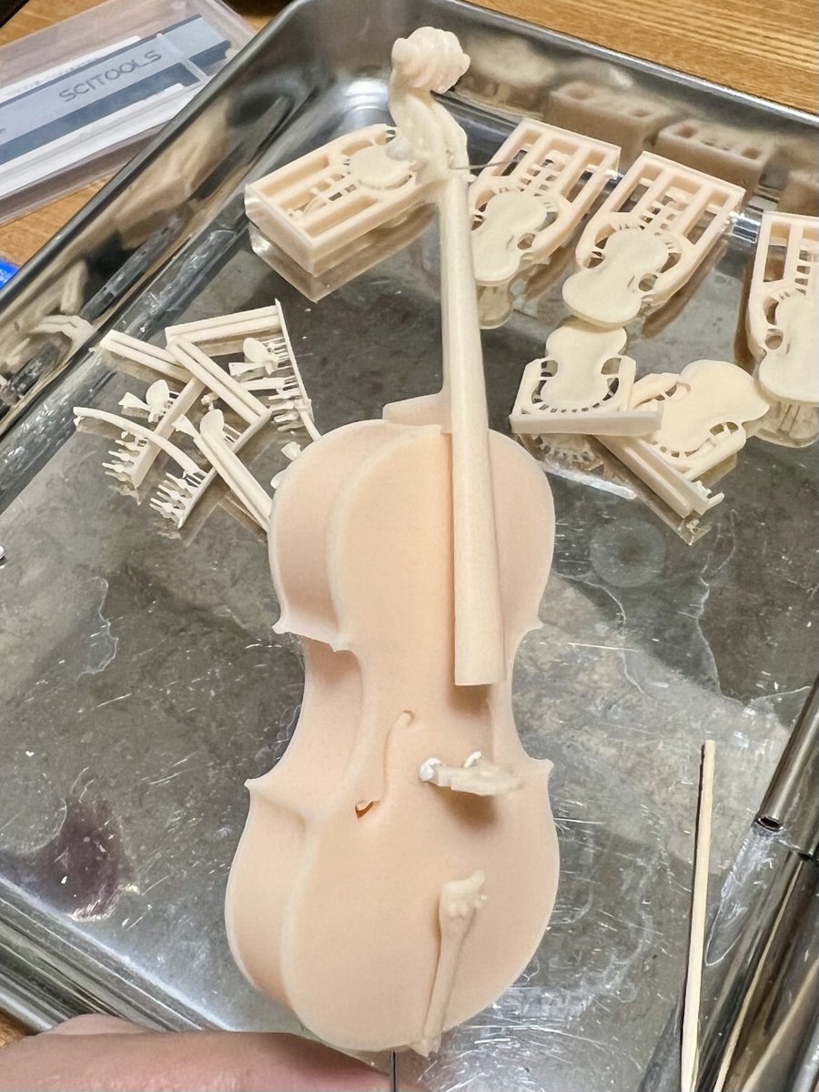 ミニチュアクラシックチェロの仮組。