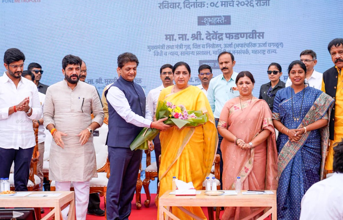 आज पुणे येथे सावित्रीबाई फुले पुणे विद्यापीठ चौकातील एकात्मिक दुमजली उड्डाणपुलाचा लोकार्पण सोहळा राज्याचे मुख्यमंत्री मा.श्री. देवेंद्रजी फडणवीस यांच्या हस्ते पार पडला. कार्यक्रमाप्रसंगी जागतिक महिला दिनाच्या निमित्ताने उपस्थित महिला भगिनींना शुभेच्छा दिल्या. 

हा उड्डाणपूल आज